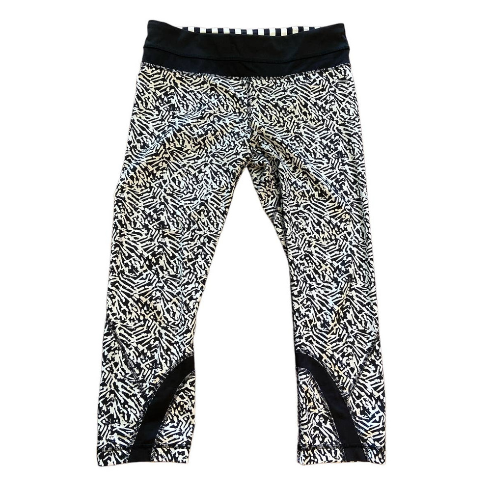 Lululemon Run Inspire Crop II Luxtreme Size 8 Black White